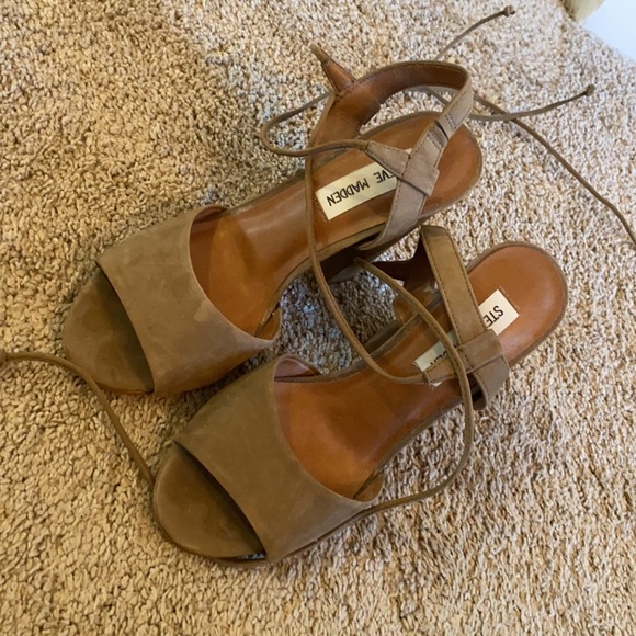 Steve Madden block heel. - Picture 3 of 5